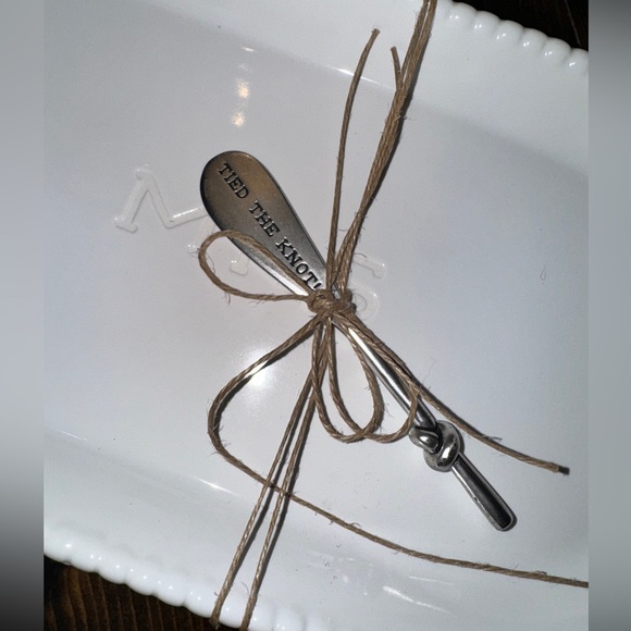 Mud Pie Mr & Mrs Plate & Cheese Knife Wedding Anniversary Serving Gift Set - Picture 3 of 7